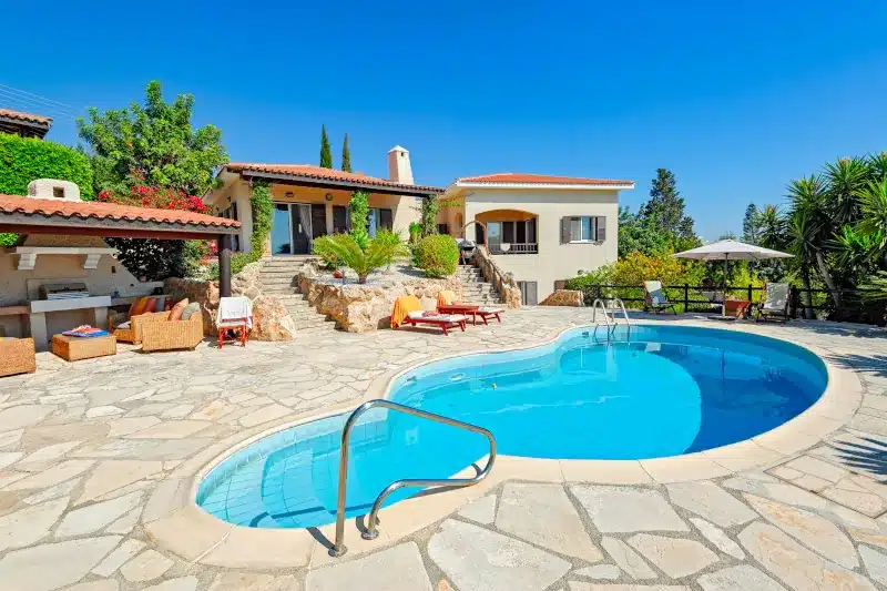 Luxusvilla mit Pool in Kroatien – exklusive Ferienunterkunft mit Sonnenterrasse, mediterranem Garten und Meerblick